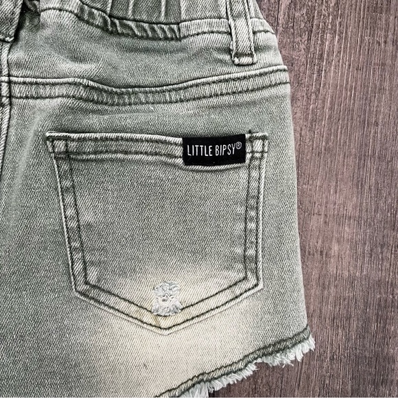 Little Bipsy green shorts - Picture 8 of 9